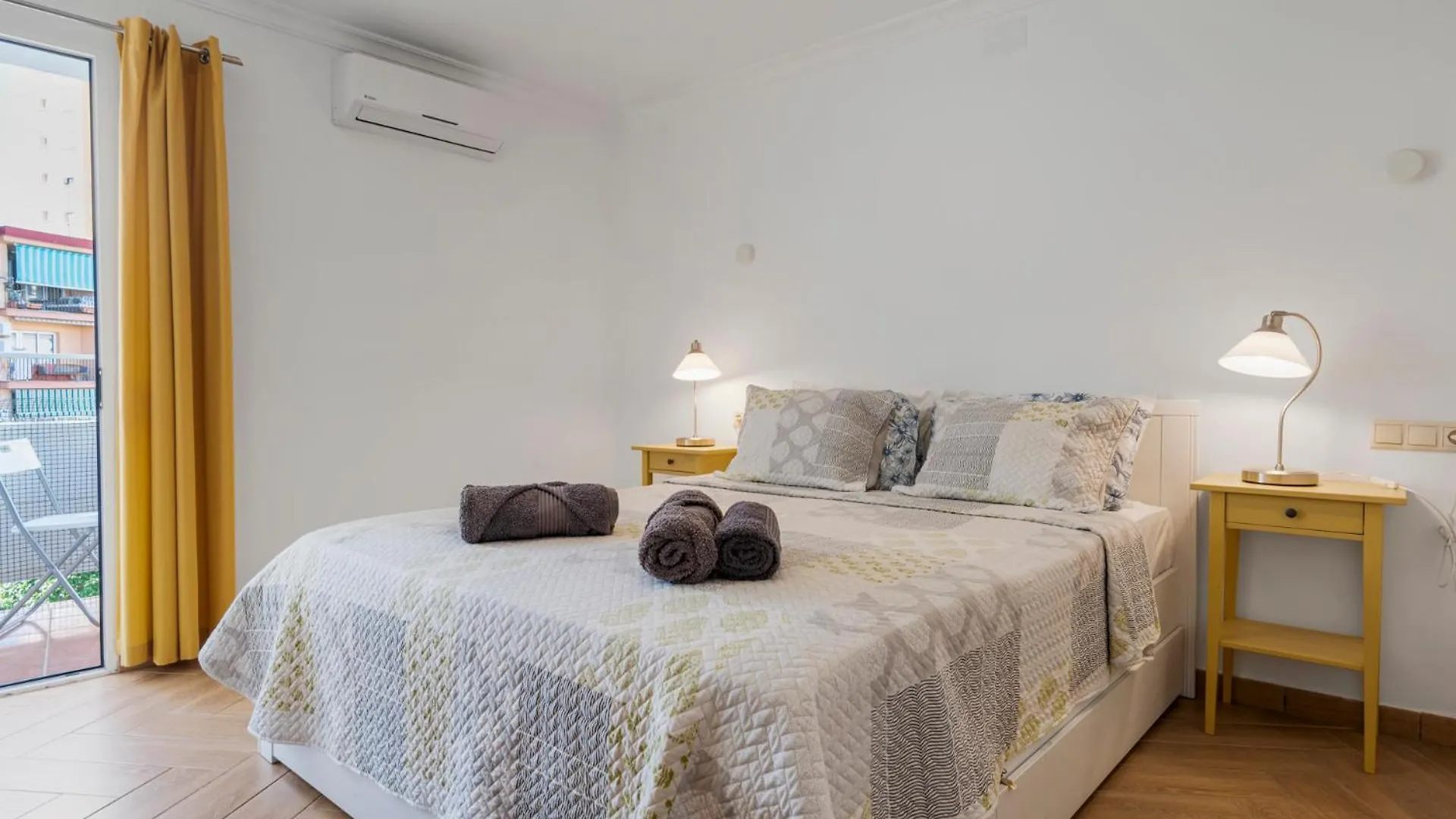 Sunny Apartment In The Center, 5 Min. From The Beach 푸엔히롤라 스페인