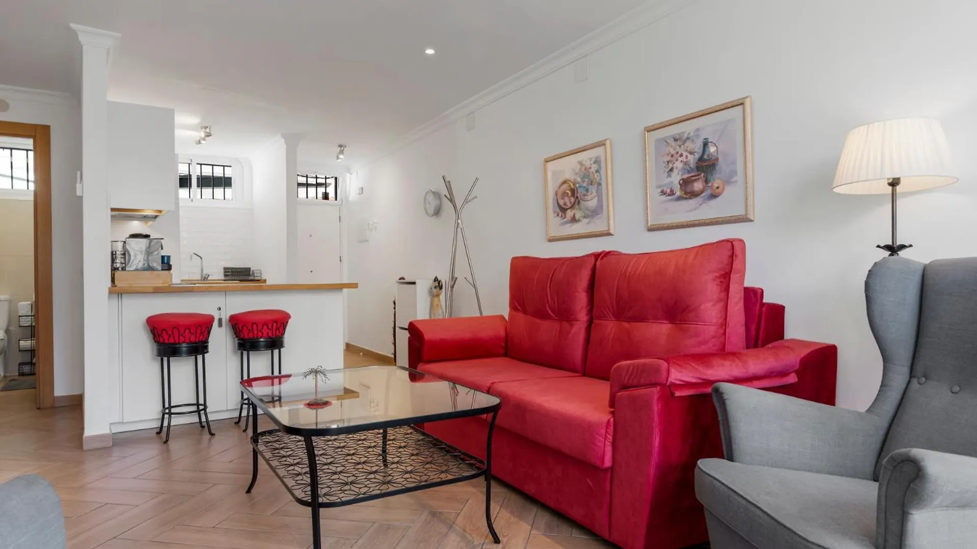 Sunny Apartment In The Center, 5 Min. From The Beach 푸엔히롤라